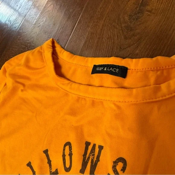 Yellowstone Montana Graphic Crop Top Ruby & Lace Western Tee - Picture 3 of 6